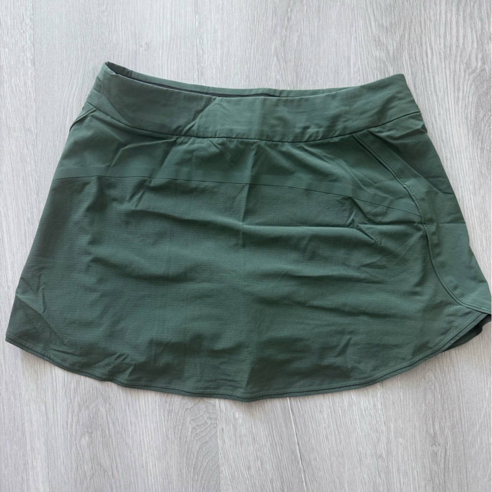 Women's Outdoor Voices Athletic Skort in Forest Green